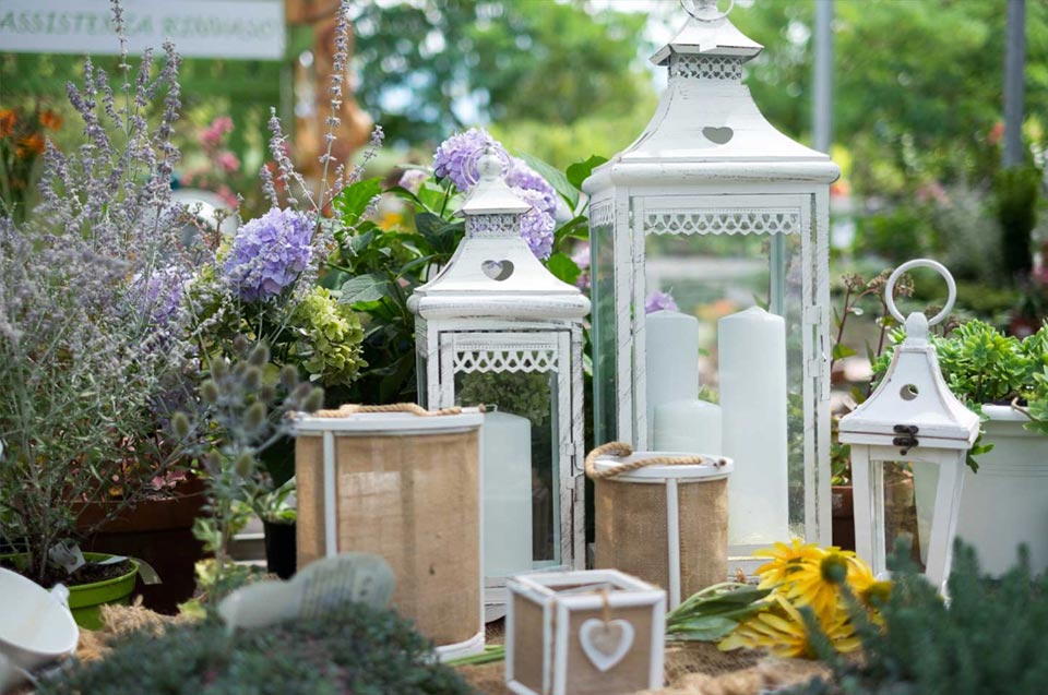 Nel nostro Garden oltre alle piante e ai fiori troverete oggettistica da interno e esterno per la vostra casa e giardino