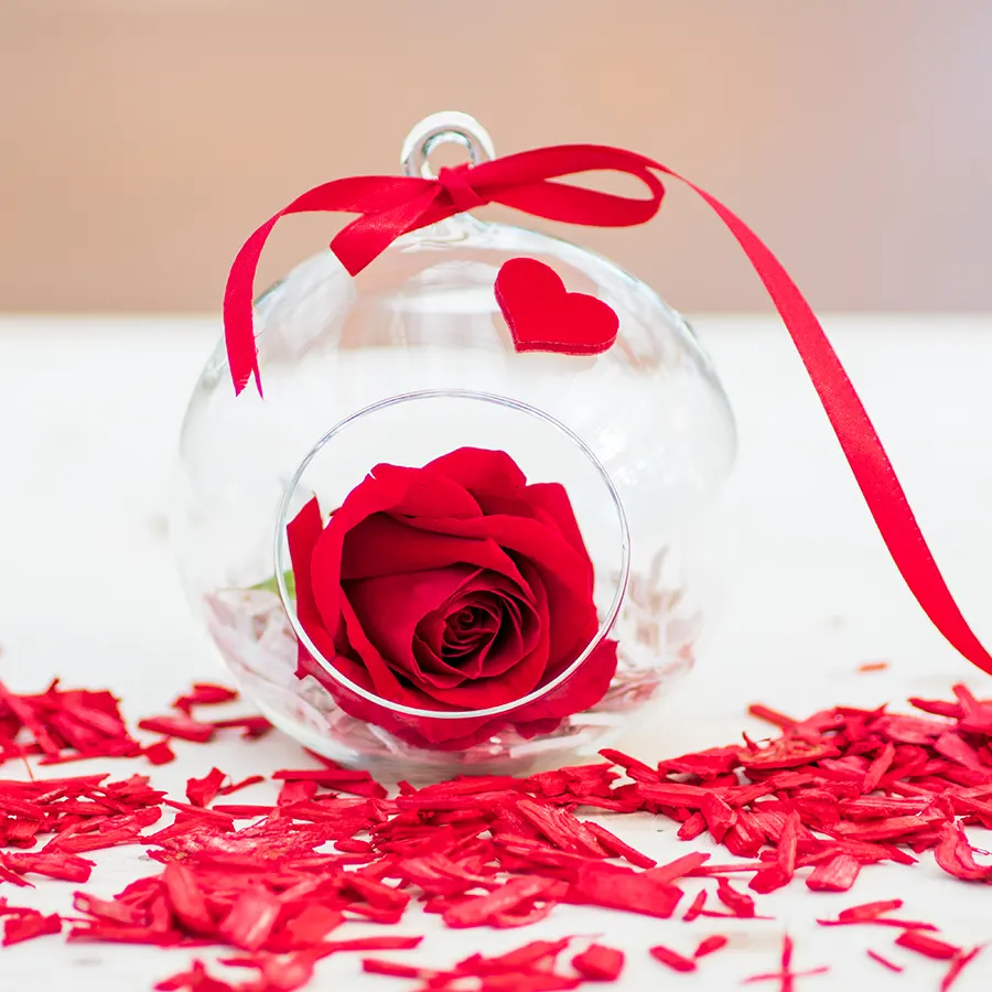 Sfera con Rosa rossa - idea regalo per san valentino